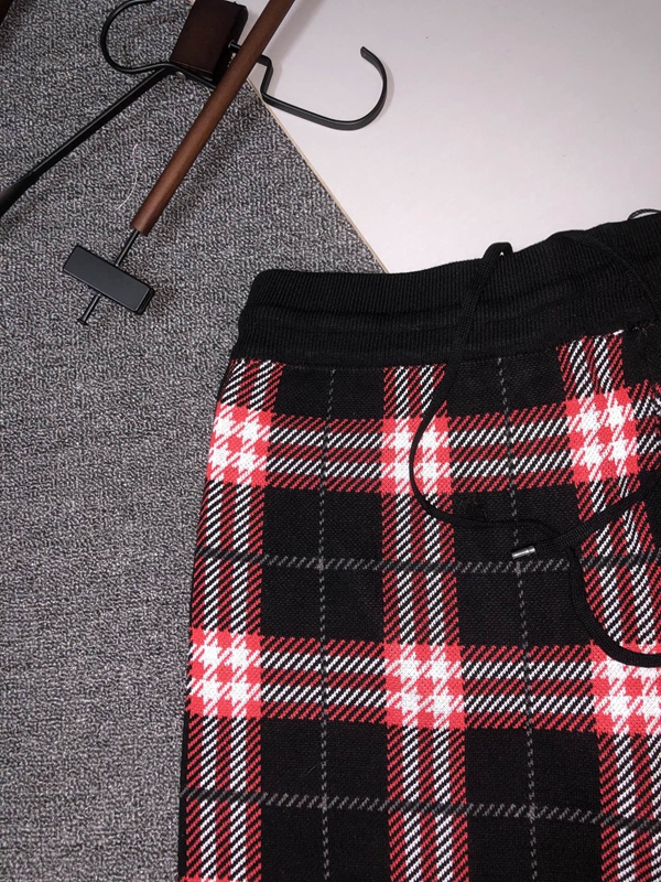 ブランドハーフパンツ背面デザイン